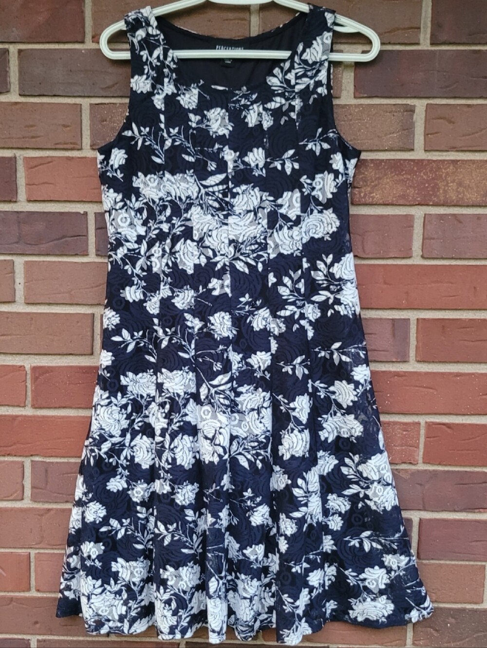 Perceptions New York Navy Blue & White Floral Sleeveless Knee Length Dress Small